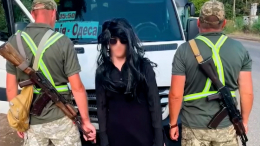 «Это же мужик»: на Украине задержали переодевшегося женщиной перебежчика