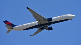 В США из-за сильной турбулентности во время полета госпитализированы 25 пассажиров самолета