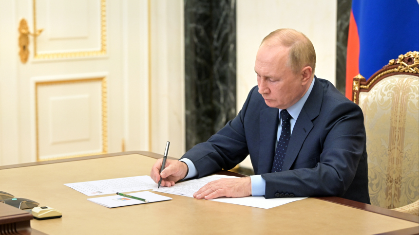 Путин подписал закон об ограничении максимального срока рассрочки Путин подписал закон об ограничении максимального срока рассрочки