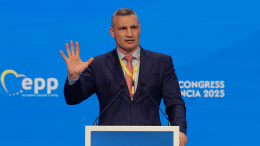 «Вошел не в ту дверь»: в сети появилось фото Виталия Кличко и порнозвезды