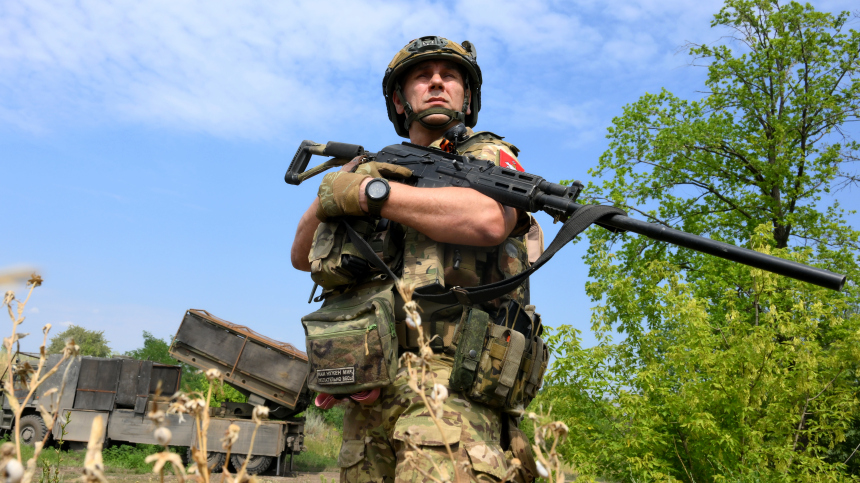 Путин подписал закон о выплате двух пенсий участникам СВО и добровольцам Донбасс