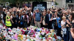 Оззи Осборна похоронили в саду семейного особняка в Бакингемшире