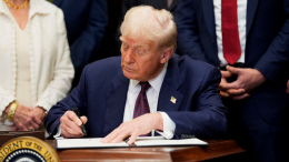 Трамп подписал указ о введении импортных пошлин в отношении более 60 стран и ЕС