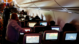 Встали с мест раньше остановки самолета: в Турции впервые оштрафовали пассажиров за спешку