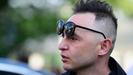 «Нарисуй мне колбасу»: Рома Зверь о конкуренции нейросети с художниками