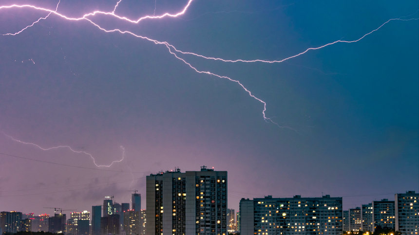 Август в столице стартовал с ливней и обещает прохладу к выходным