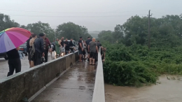 Автобус с 25 пассажирами упал в реку в Краснодарском крае