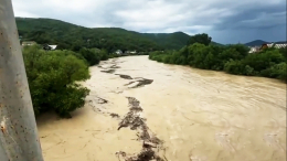 Спасатели круглосуточно дежурят в Туапсинском районе, где из берегов вышла река