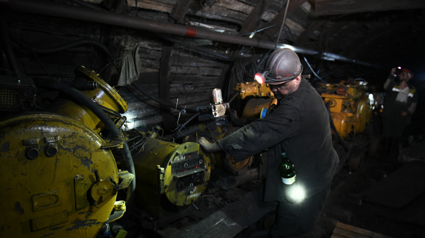 Путин призвал обратить особое внимание на угольную отрасль ДНР