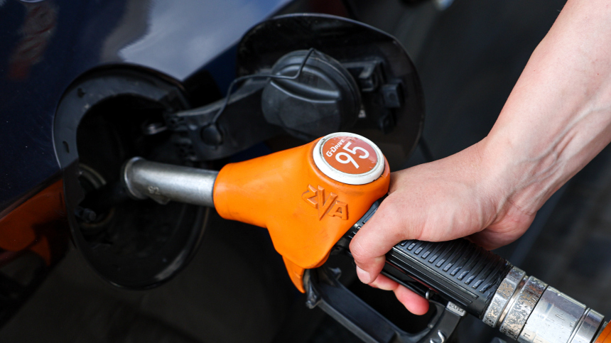 Цена бензина Аи-95 на бирже в России побила рекорд сентября 2023 год