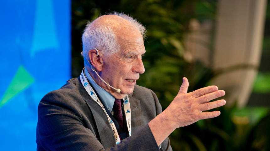 Боррель: военная помощь ЕС Украине была заморожена из-за позиции Венгрии