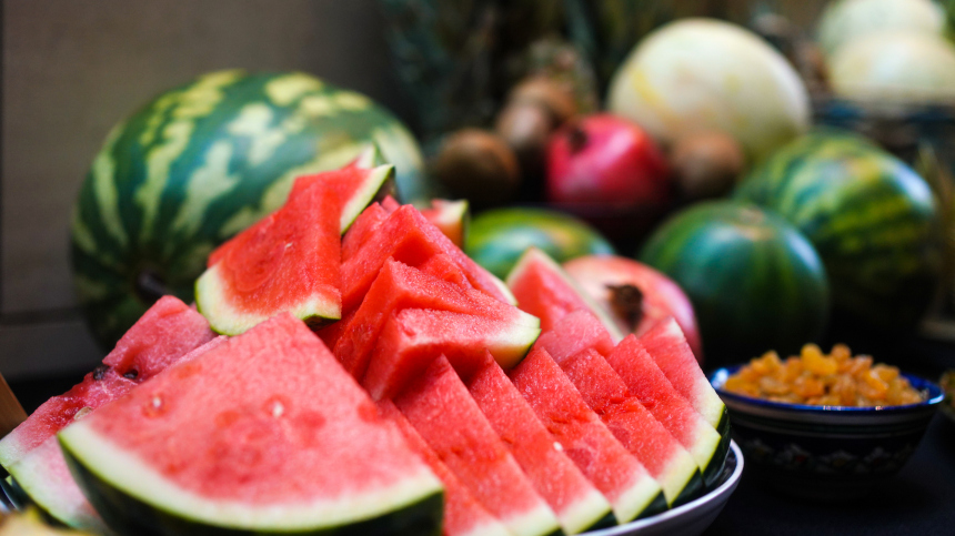 Опасность в каждой дольке: чем грозит ежедневное поедание арбуза
