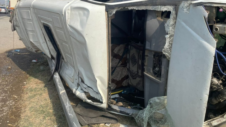 Маршрутка с 14 пассажирами перевернулась в Дагестане