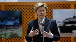 Глава МИД Латвии прочитала лекцию о том, как «правильно вводить санкции против РФ»