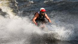 Две девочки пострадали в результате наезда гидроцикла на сапборд в Приморье