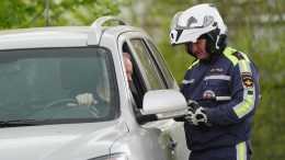 Обочечникам — бой: рейд против нарушителей прошел на подъездах к Петербургу