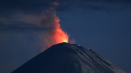 Вулкану Ключевской на Камчатке присвоили «красный» код авиационной опасности