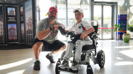 Овечкин исполнил мечту юного фаната с редкой неизлечимой болезнью