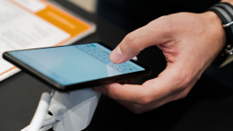 Назад к СМС: россияне вспоминают старый способ связи из-за отключений интернета