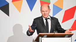 Наравне с голливудскими звездами: правительство Германии потратило миллионы на косметику