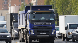 По цепочке: как штрафы для грузоперевозчиков ведут к подорожанию стройматериалов