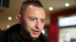 «Вы меня смущаете»: Рома Зверь признался, что не любит слышать свою музыку