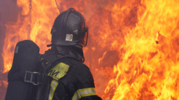 Неизвестные подожгли несколько автомобилей в Хабаровске