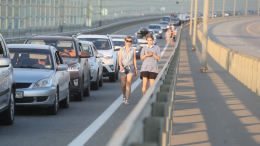 В очереди на Крымском мосту скопилось 1,6 тысячи автомобилей