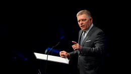 Киев осудил Фицо за сравнение Украины с «травой под ногами слонов»