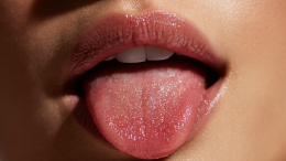 Трещины и налет: на какие болезни указывает состояние языка