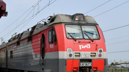 Поезд снес грузовик на переезде под Тулой