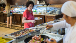 Включено не все: Турция предлагает распрощаться со шведским столом в отелях