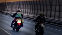 Байкера наказали за опасную перевозку сына на мотоцикле в Петербурге