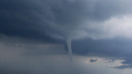Гигантская вращающаяся воронка: над Ладожским озером прошел водяной смерч