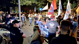 Протестующие в Сербии требуют отставки президента Вучича