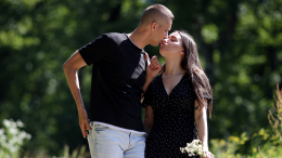 «Сначала тратим твои, потом — наши»: 70% женщин ждут от мужчины высокого заработка