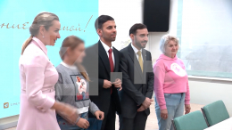 Попала в детдом: проживавшей на Украине девочке помогли воссоединиться с мамой в РФ