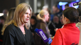 Фото УЗИ вместо открытки: как Илья Гуров предсказал беременность подруги