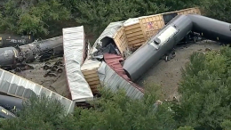 Поезд с опасным грузом сошел с рельсов в Техасе