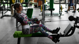 Сексолог раскрыла, как в спортзале распознать страстную женщину