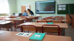 Учителей перестанут увольнять за фото в купальниках