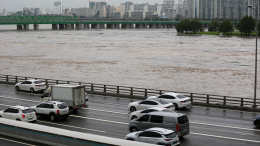 Полный хаос: Сеул за несколько минут затопило из-за шторма