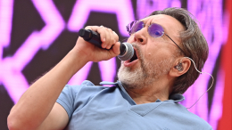 Шнуров поддержал запрет пяти песен группы «Ленинград» для подростков