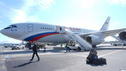 «Бывал я тут уже»: Лавров прибыл на Аляску в толстовке с надписью «СССР»