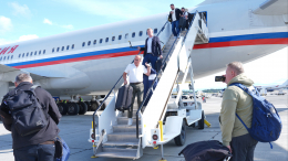 Самолет с журналистами кремлевского пула приземлился в Анкоридже