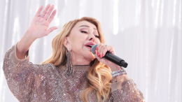 Успенская исполнила песню «Поет гитара» в рамках трибьюта «Любэ»