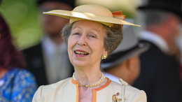 Единственной дочери Елизаветы II исполнилось 75 лет