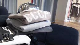 Свитера с надписью «СССР» раскупили после того, как такой надел Сергей Лавров