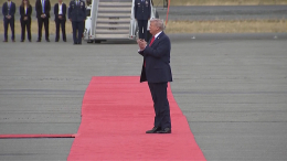 Трамп аплодисментами встретил Путина в аэропорту Анкориджа