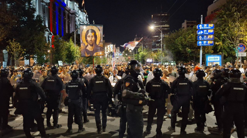 В результате протестов в Сербии задержали 38 человек